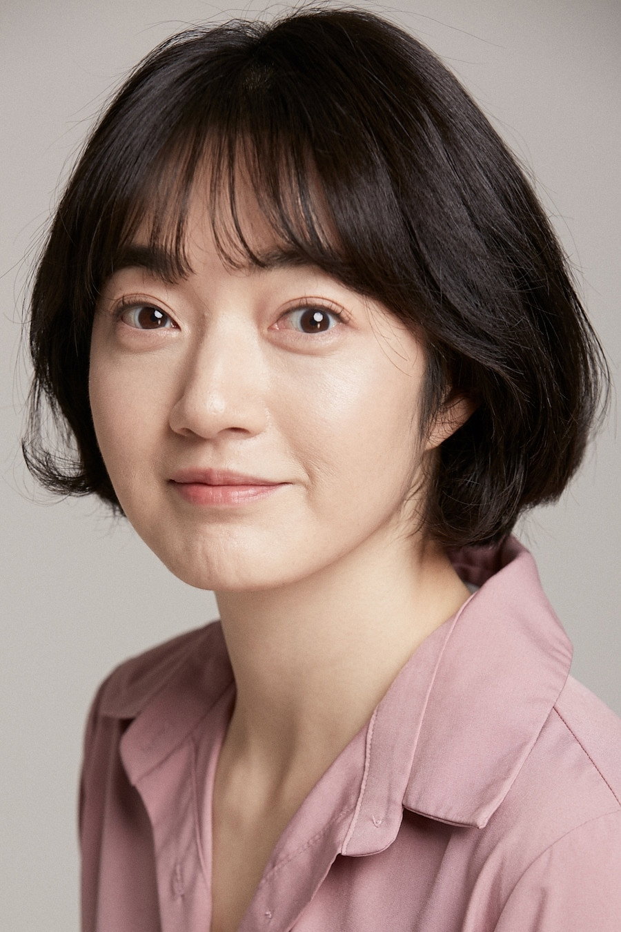 김현정 as Ha Joo-kyung in 84 m²