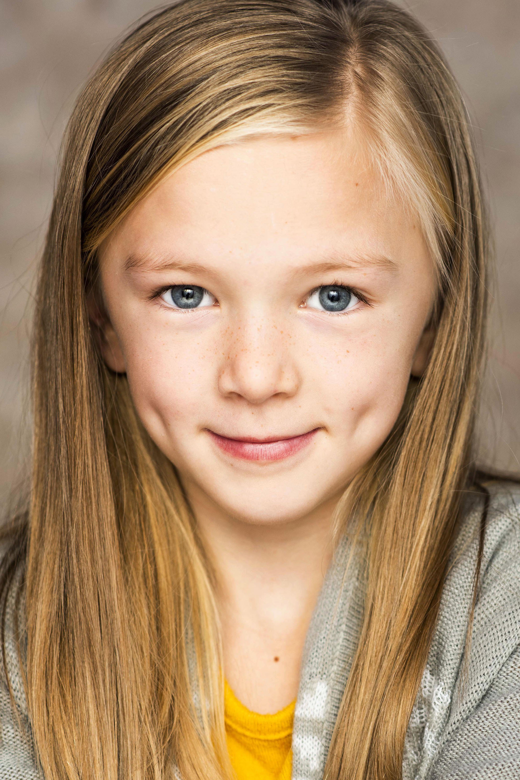 Paisley Cadorath as Little Girl in Harland Manor