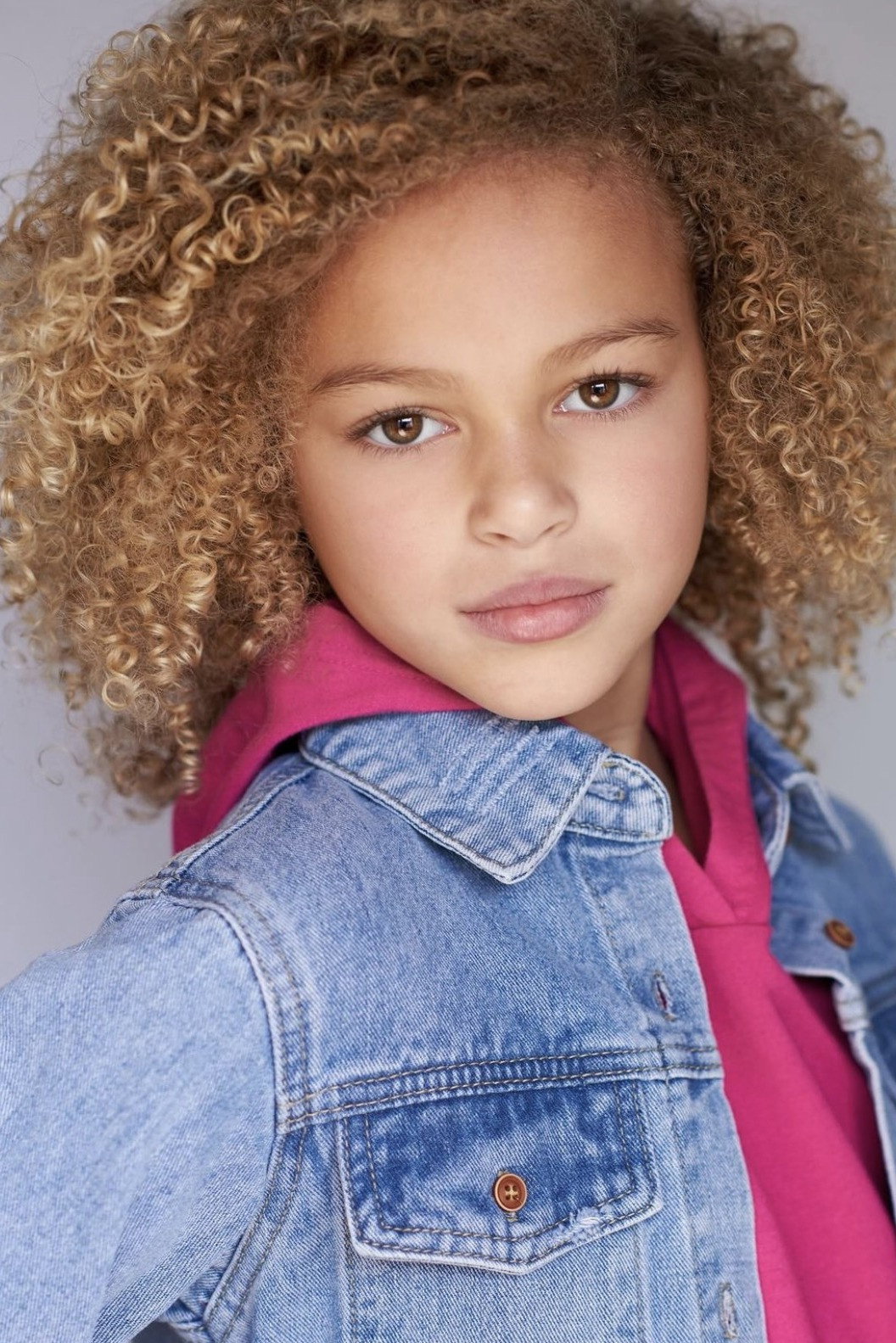 Kamdynn Gary as Emma Marshall in Werewolves