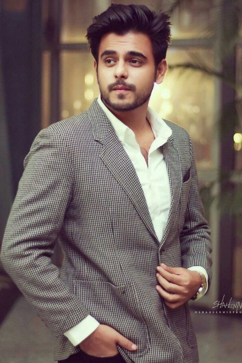 Siam Ahmed as Salek in Tikit