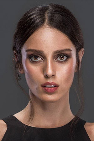 Bestemsu Özdemir as Serra Pakdemir in Poison Ivy