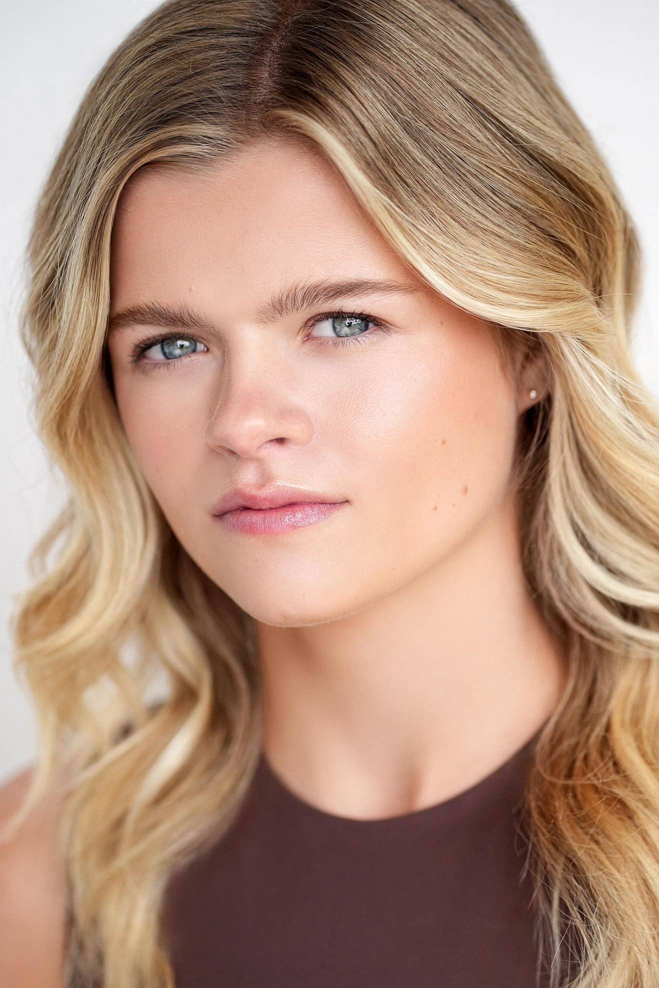 Lauren McNamara as Natalie in Wedding of Dreams