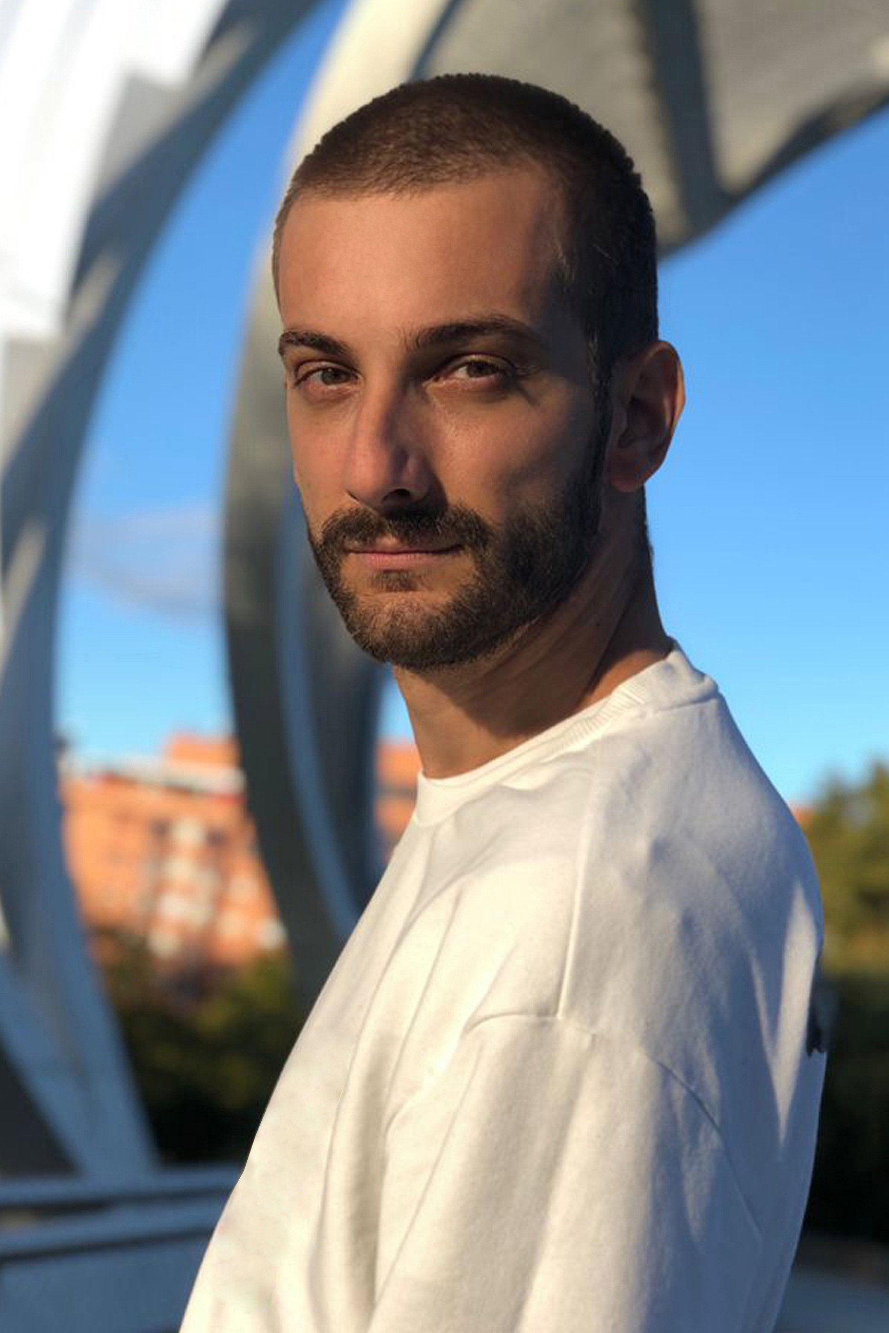 Stefan M. Mladenović as Repartidor in Teodoro