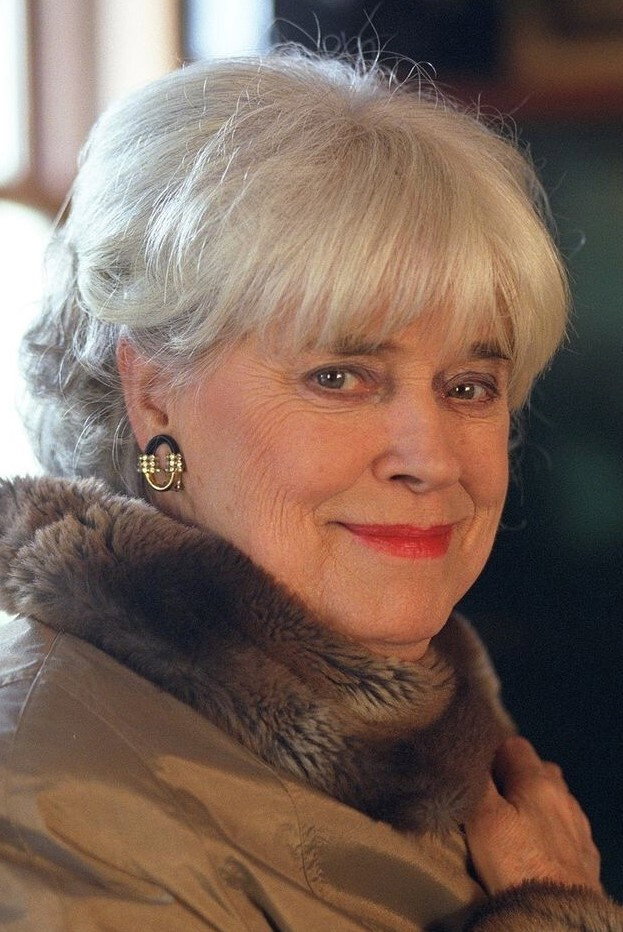 Ina van Faassen as Mrs. Hazelhof in Rather Love