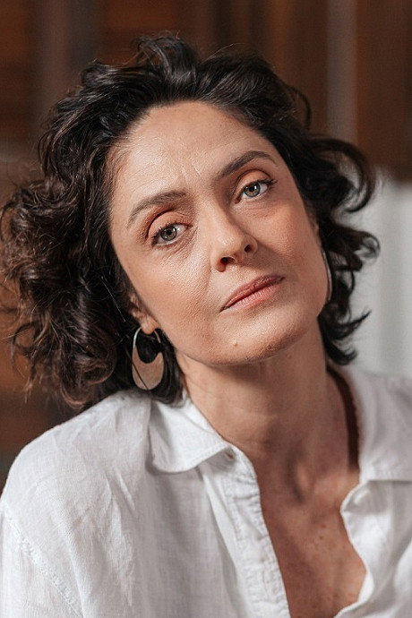 Bianca Byington as Meire Coutinho Campos (Ana Campos) in Todo Dia a Mesma Noite