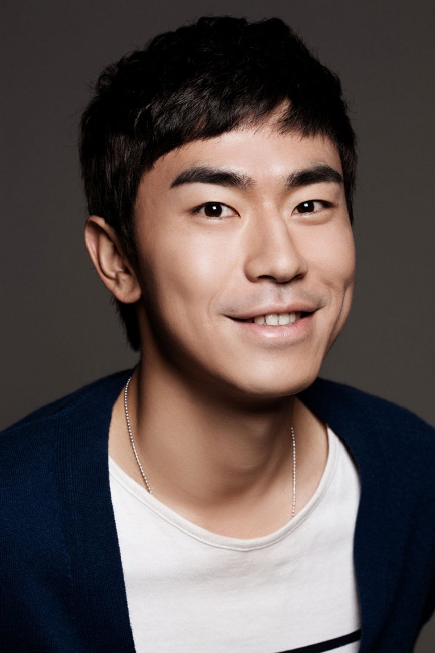 이시언 as Yong-Pal in Two Cops