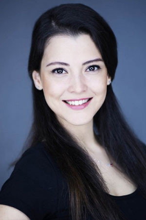 Duygu Gürcan as Safiye in Aziz Mahmud Hüdayi: Aşkın Yolculuğu