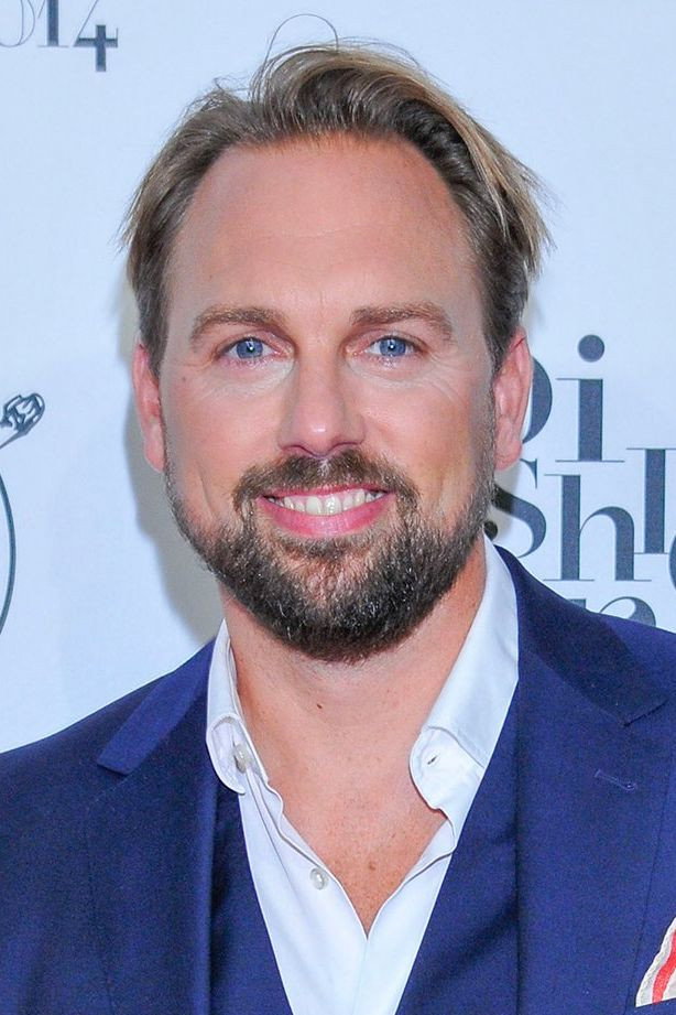 Steven Gätjen as Self - Host in TV total Turmspringen
