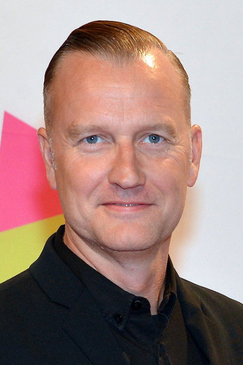 Beppe Starbrink as Self in Den stora kyrkflytten - Dokumentären