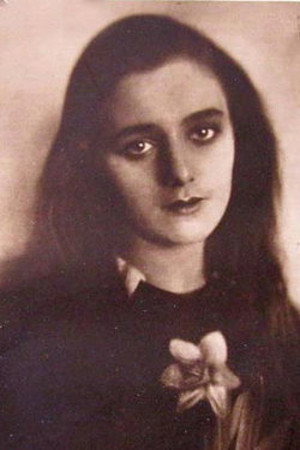 Mona Mårtenson as Mary Haglund in Simon i Backabo