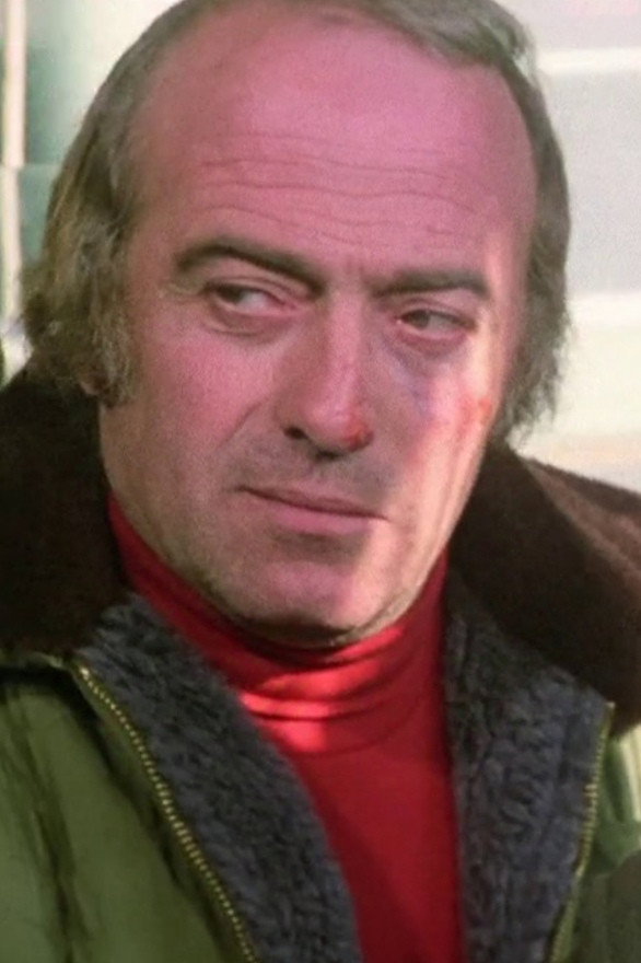 Enrico Chiappafreddo as Palmer in Apache Woman