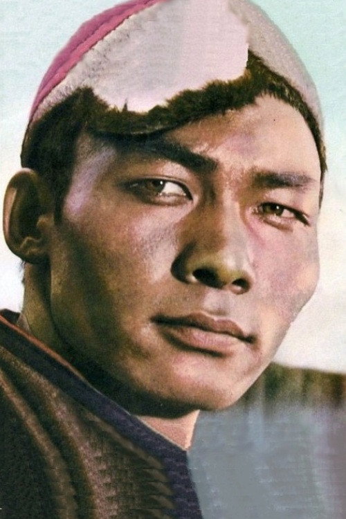 Lkhasuren Laikhansuren as Tumur in Secret of the Cave