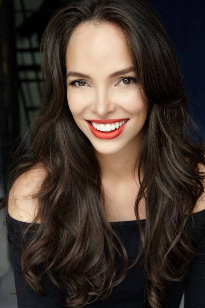 Carolina Pozo as Vero in Miami Magic