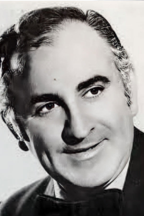 Eddie Pequenino as Don Carmelo / Gino / Don Luciano in Don Carmelo il Capo