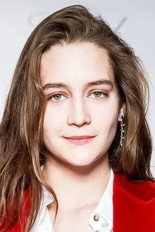 Лиза Янковская as Paulina in Rio