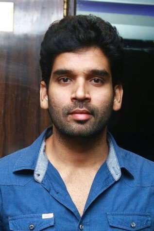 Suresh Ravi as Prabhu in Kavalthurai Ungal Nanban