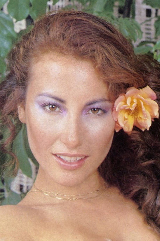 Loni Sanders as Ginger in Never So Deep