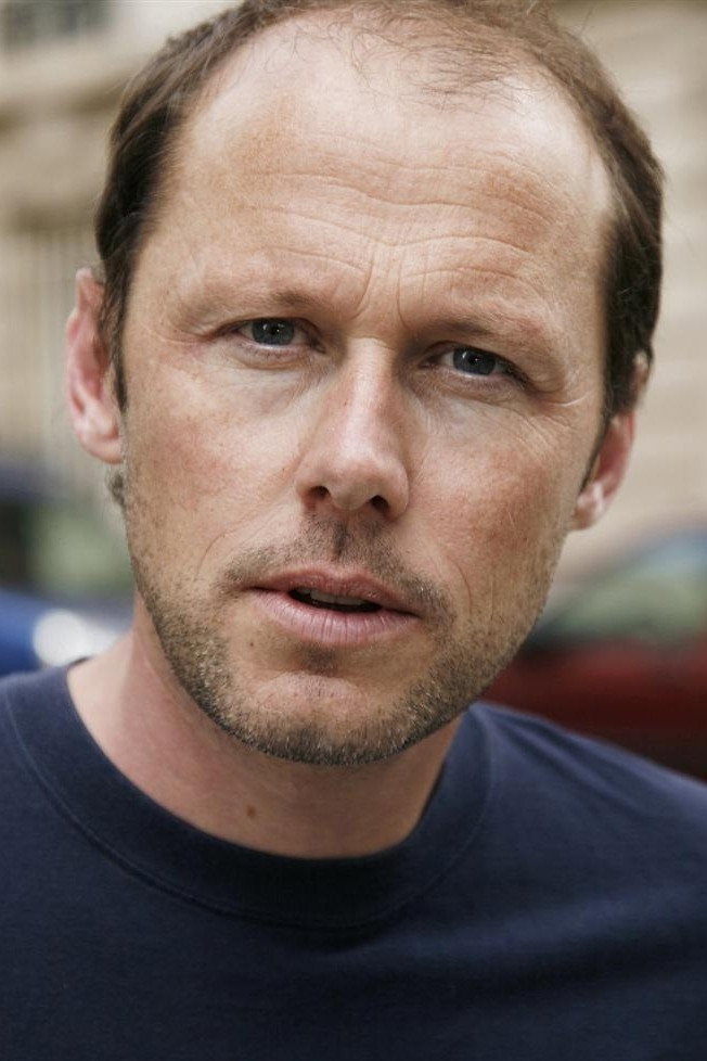Matthieu Rozé as Guy Begond in Les amis à vendre
