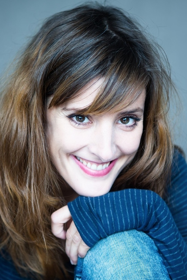Elodie Wallace as Jeanne in Doutes