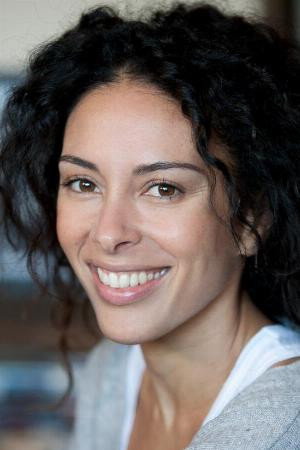 Selma Kouchy as Anais in De miel et de sang