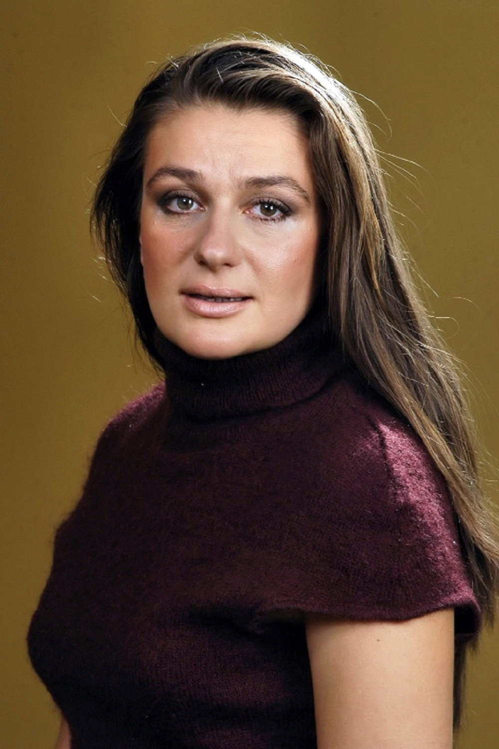 Анастасия Мельникова as Katya in House Arrest