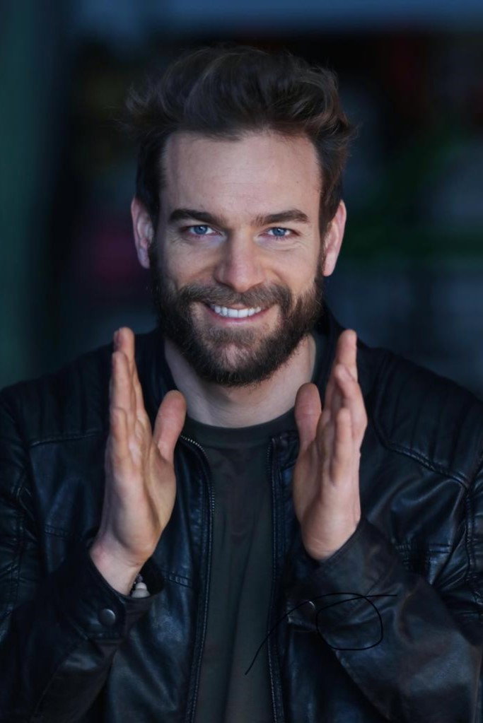 Lorenzo Buran as Ajar in Me contro Te: Il film - Operazione spie