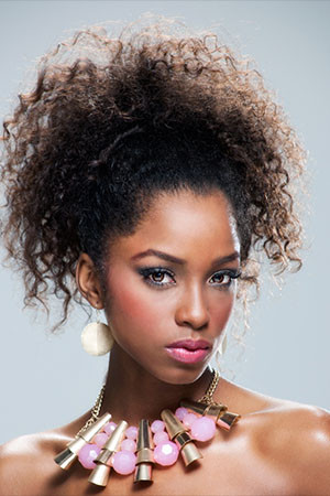 Yaritza Reyes as Yaneli in A Few Days in the Sun