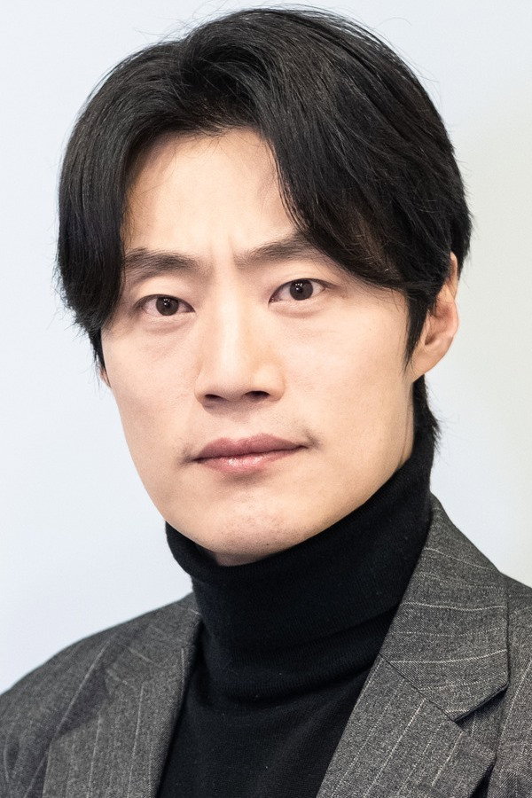 이희준 as Jo Nam-doo / Park Moo in The Legend of the Blue Sea