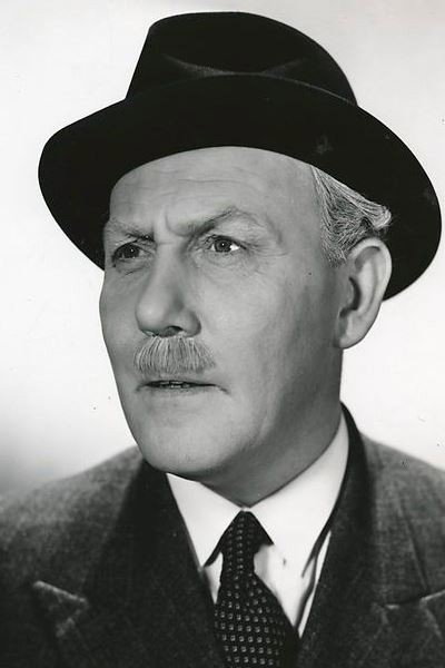 Sigurd Langberg as Overbetjent in Sikken en nat