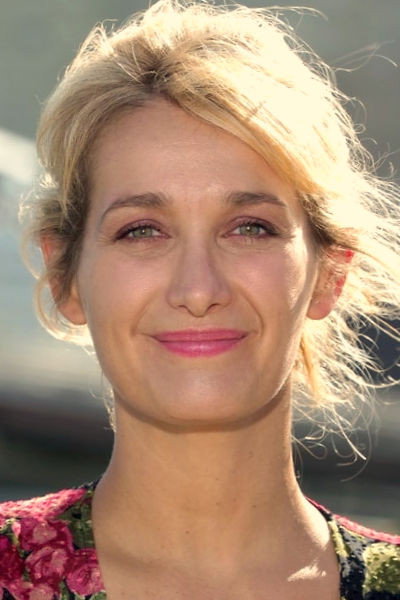 Caroline Anglade as Solène Campion in Deadline