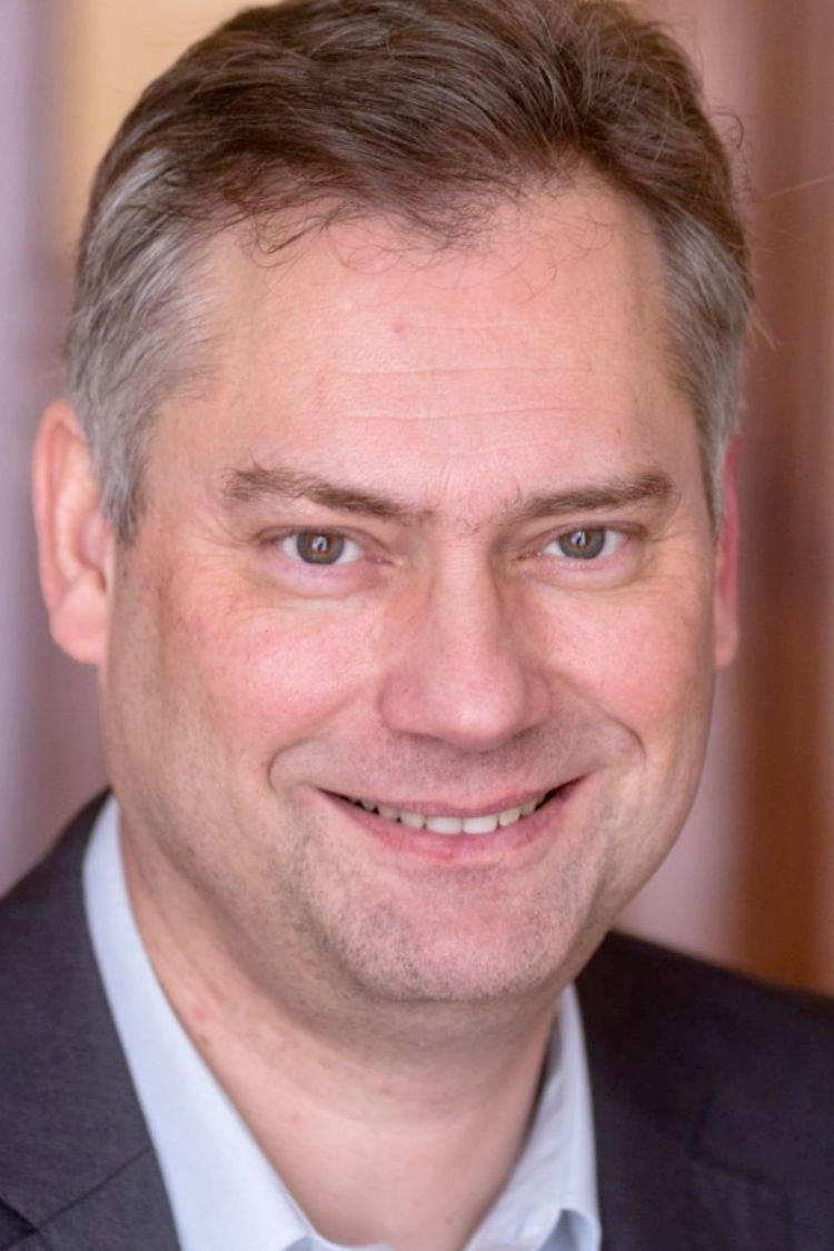 Jonathan Sawdon as Narrator (English) in The Last Passage