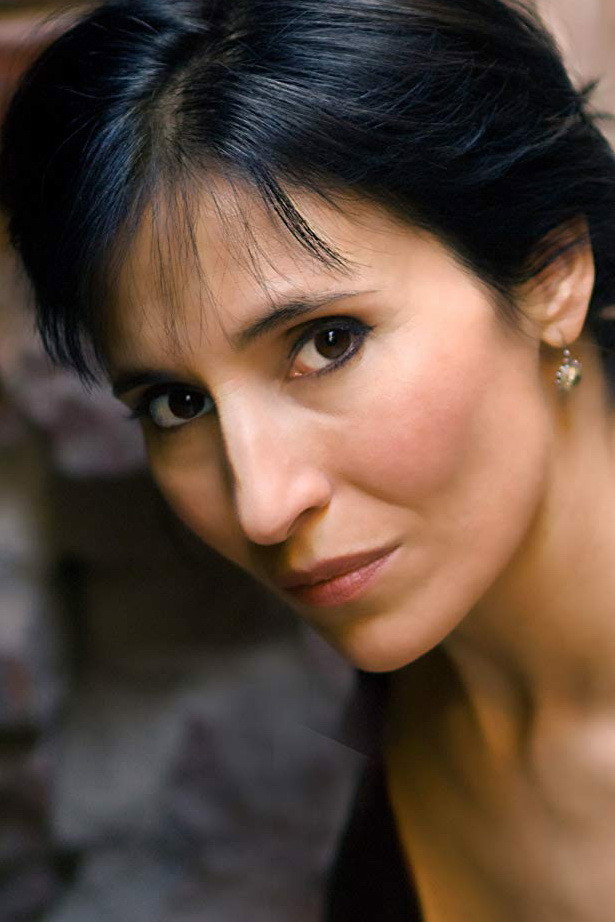 Yareli Arizmendi as Rosaura in Like Water for Chocolate