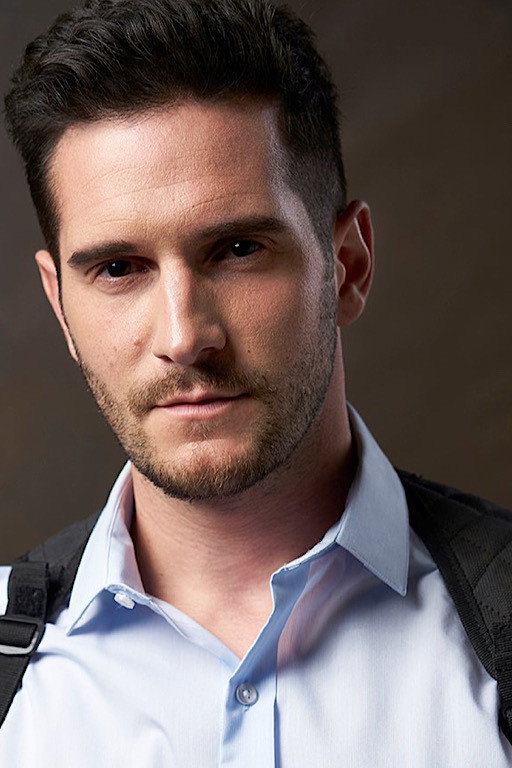 Nick Apostolides as Leon S. Kennedy (voice) in Resident Evil: Oscuridad infinita