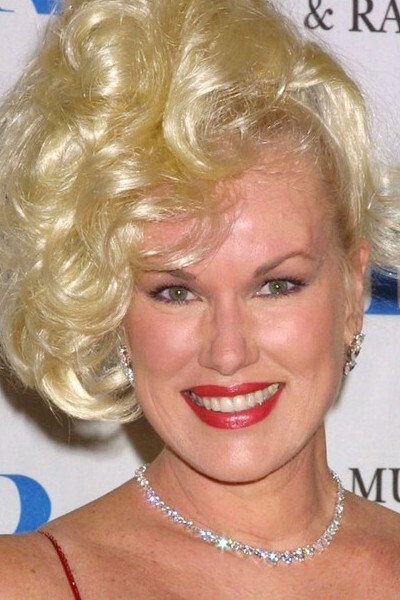 Jean Kasem as Loretta Tortelli in The Tortellis