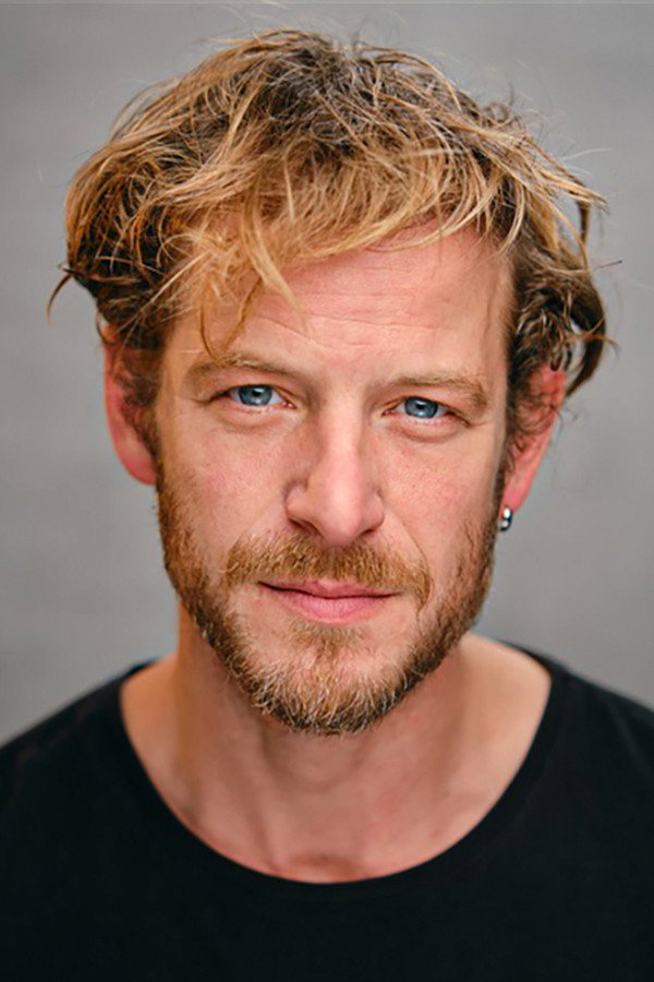 Thomas Coumans as Franck Fisher in Palace Beach Hotel