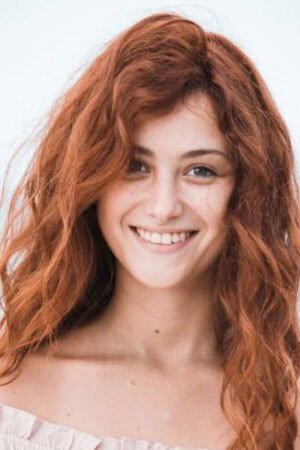 Gaja Masciale as Gioia Spada in Eppure cadiamo felici
