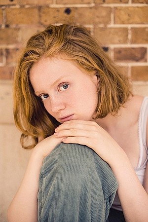 Luna Carpiaux as Axelle in Burial of Life As a Young Girl