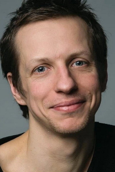 Евгений Анисимов as Vaska - politseyskiy in Wolf Island