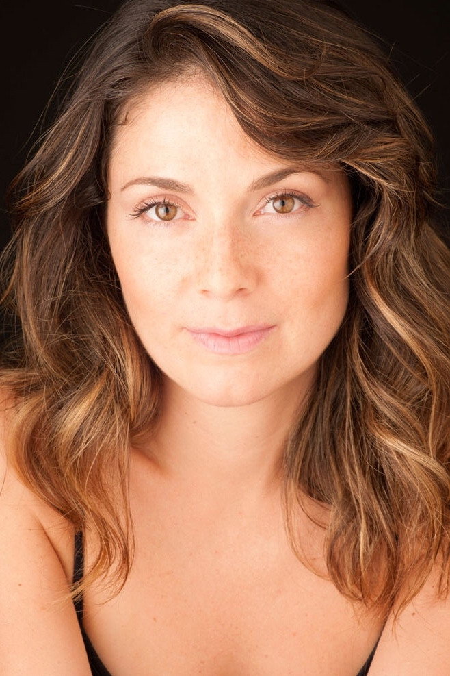 Gabriela Barros as Flávia Ferreira in Mulheres