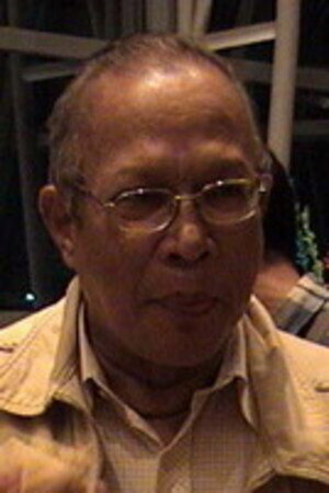 Amoroso Katamsi as Pak Munajat (Zahra's Father) in Cinta Suci Zahrana