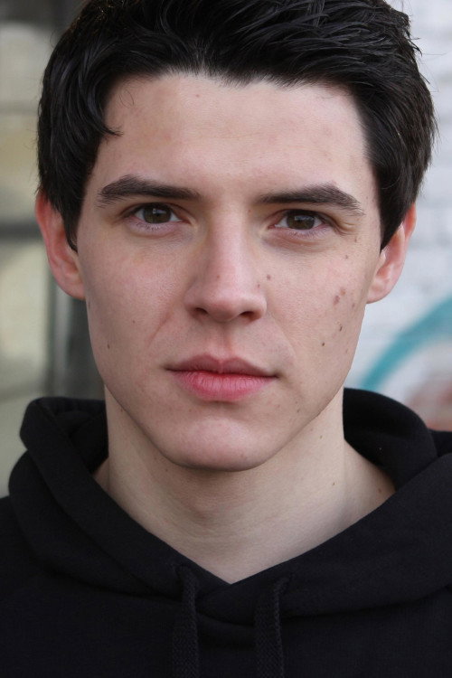 Benjamin Strecker as Georg von Strahlberg in Afrika, mon amour