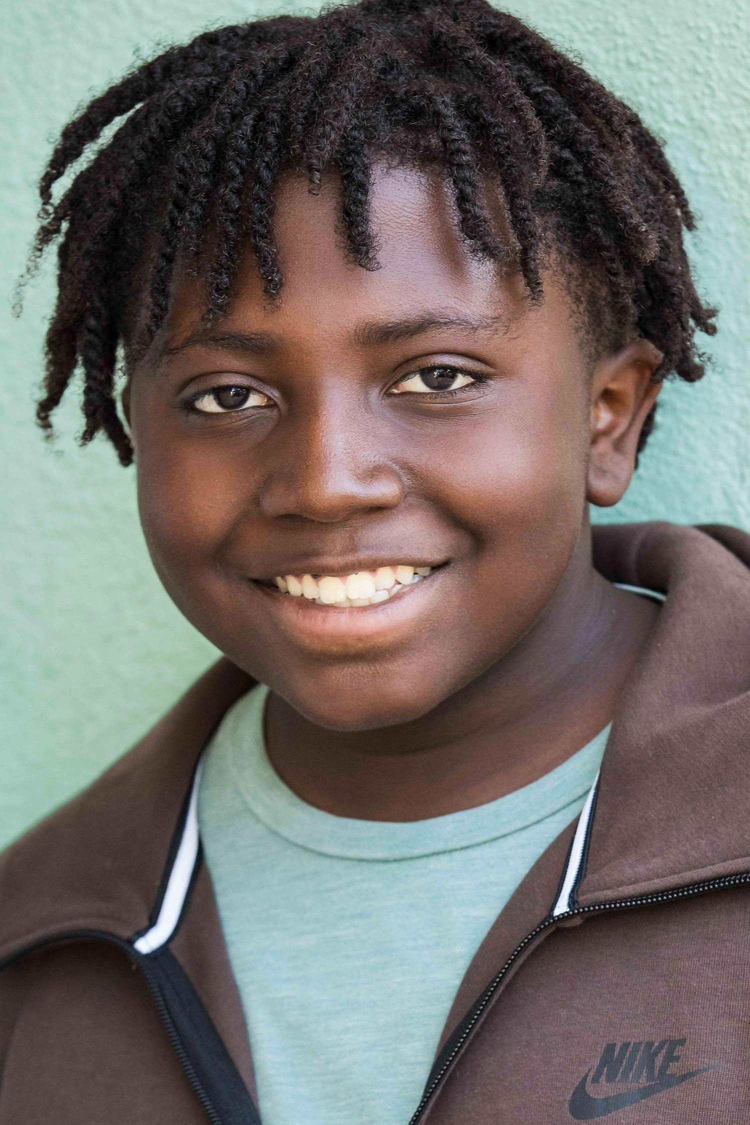 Bodhi Dell as Bernard in Comic Escape