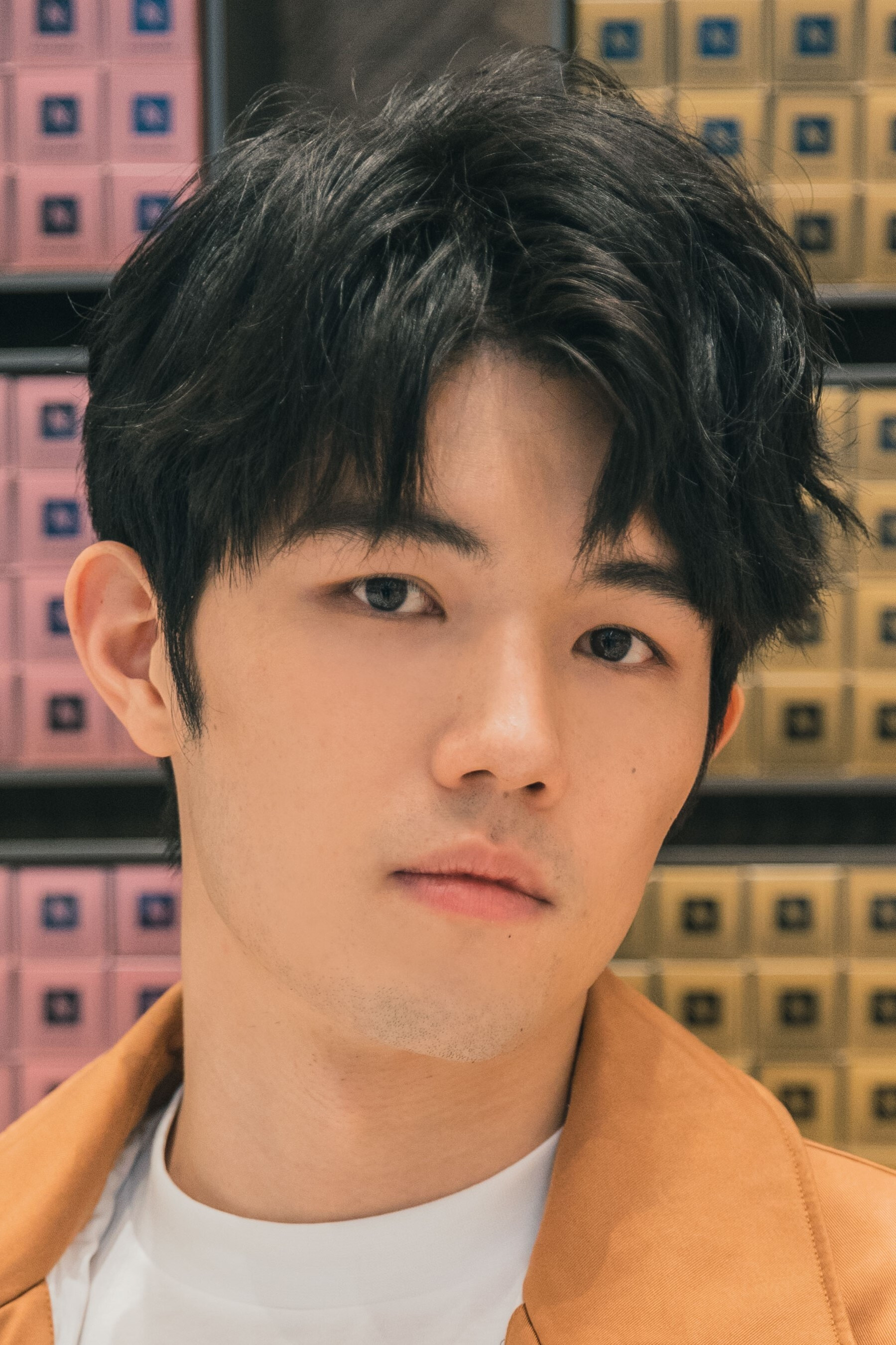 張耀仁 as Wen Chin in Hotel Saltwater