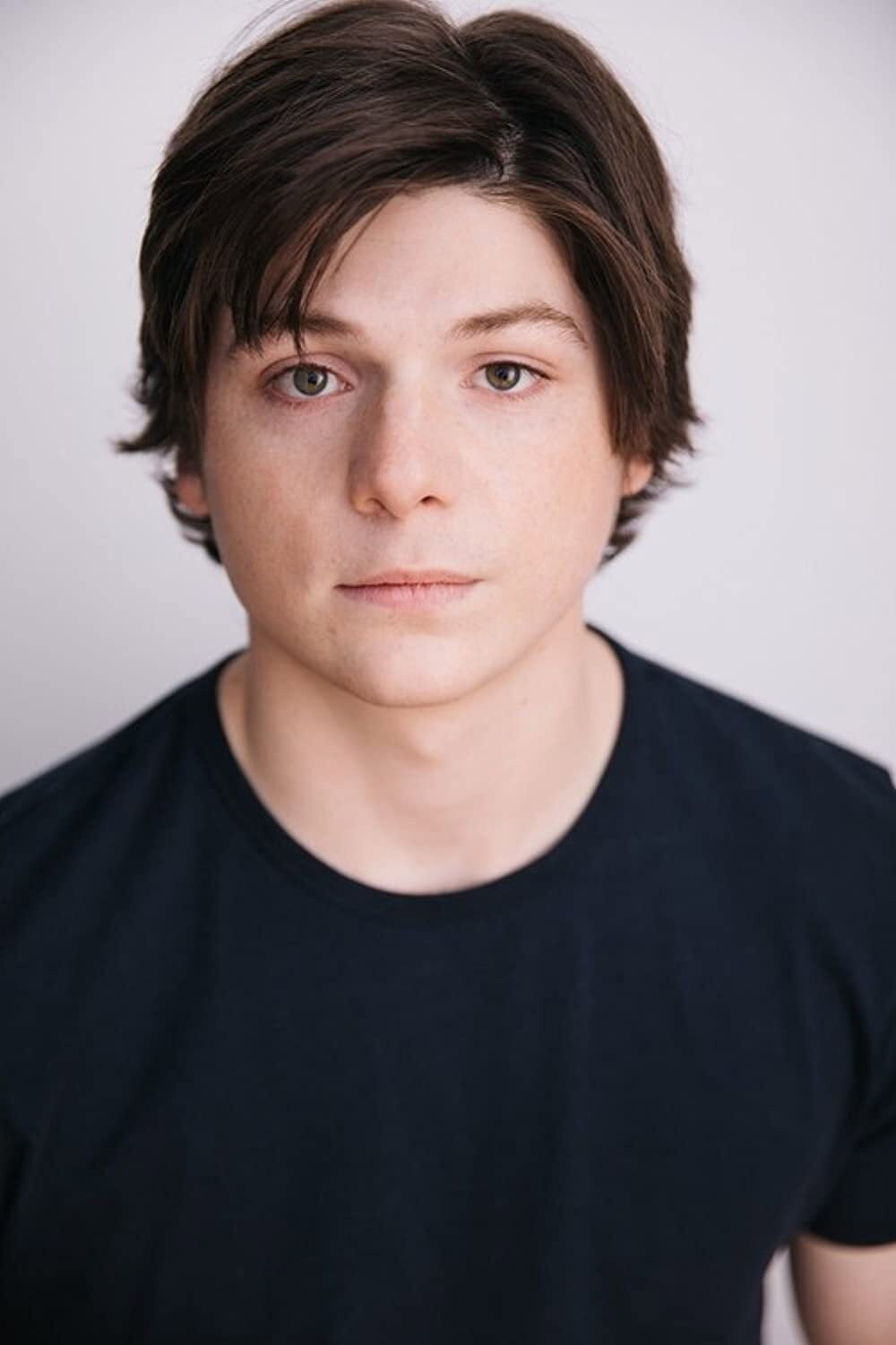 Jack Mulhern as Gareth 'Grizz' Visser in The Society