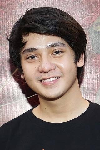 Arbani Yasiz as Dilan in Ancika