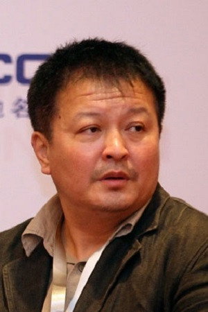 Yang Yazhou as Officer Wei in Stand Straight, Don't Bend Over
