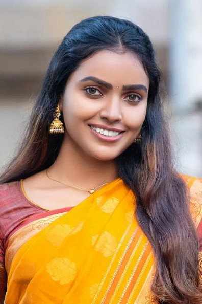 Kadhambari Sowmya as Mithra in Naayaadi