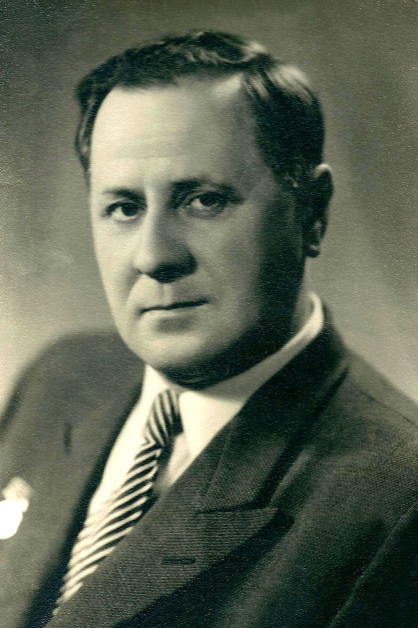 Иван Любезнов as Mikhail Petrovich Starodub in A Sailor from 'The Comet'