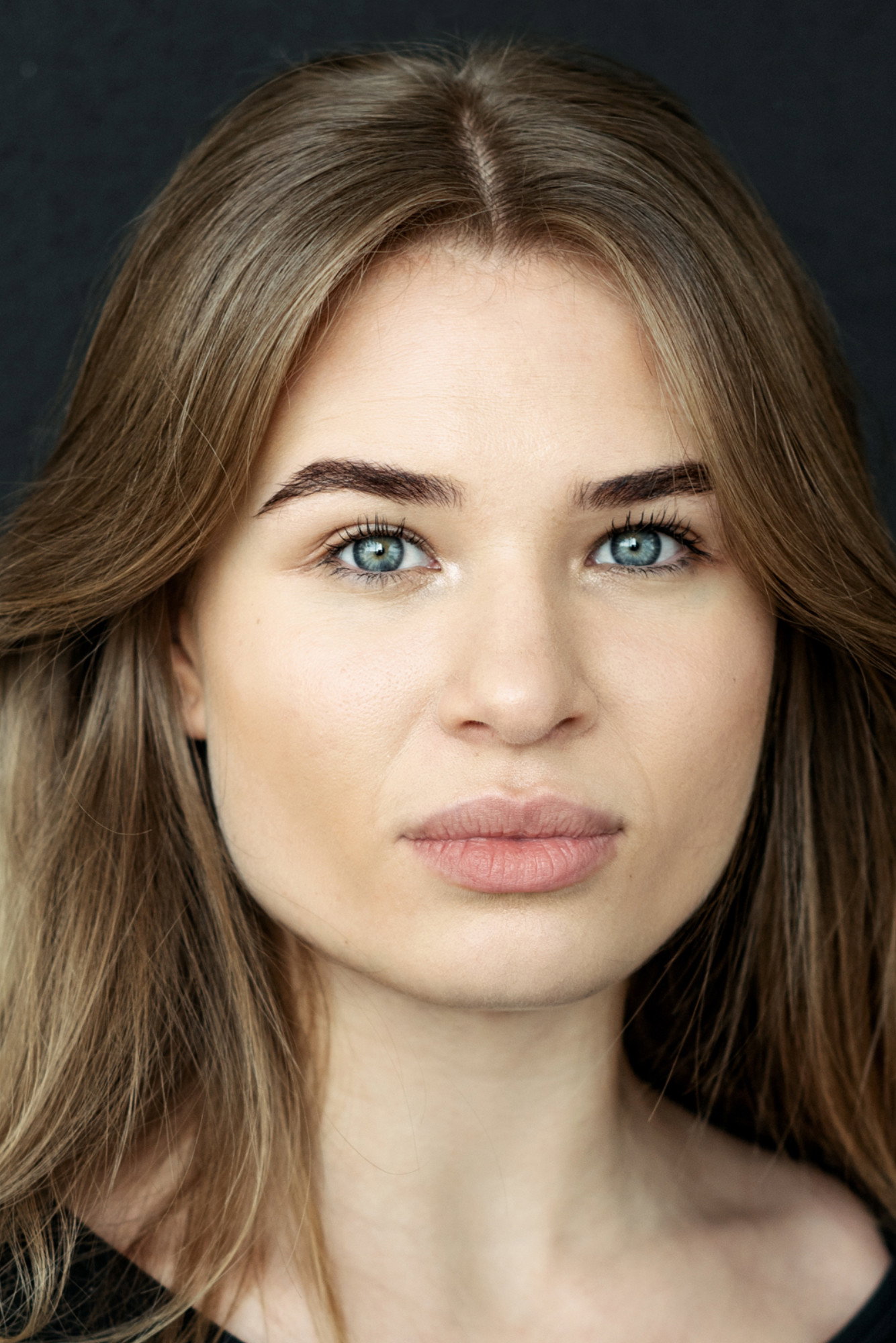 Emily Drobňáková as Valentína in Osud