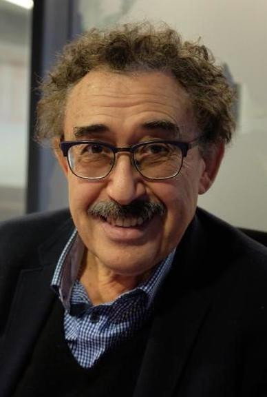 Férid Boughedir as Self in Tahar Chériaa: A l'Ombre du Baobab